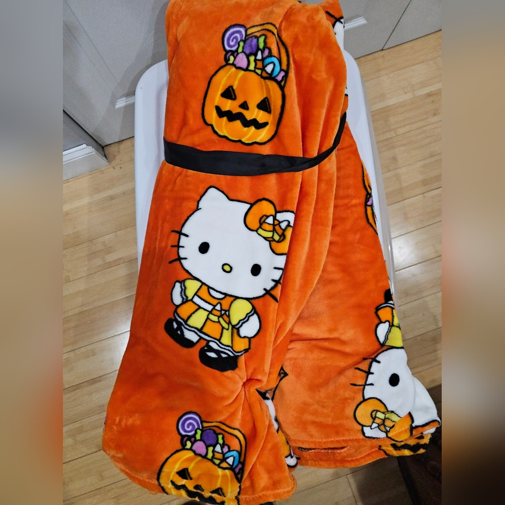 Sanrio 2 Pack Orange Halloween Spiderweb Pumpkin Hello Kitty Soft Throw Blanket - Picture 3 of 8